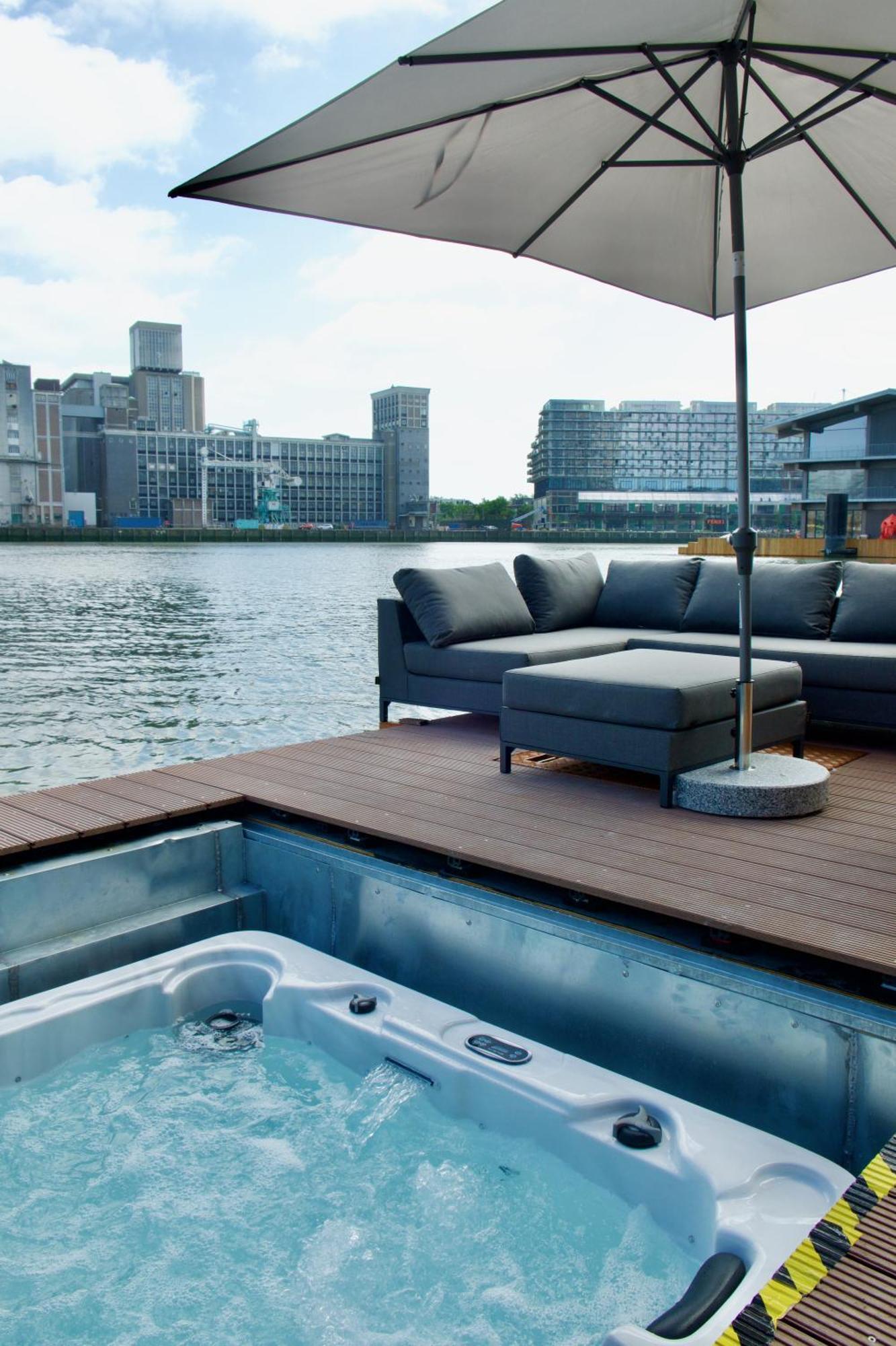 Wikkelboats At Floating Rotterdam Rijnhaven Villa Exteriör bild
