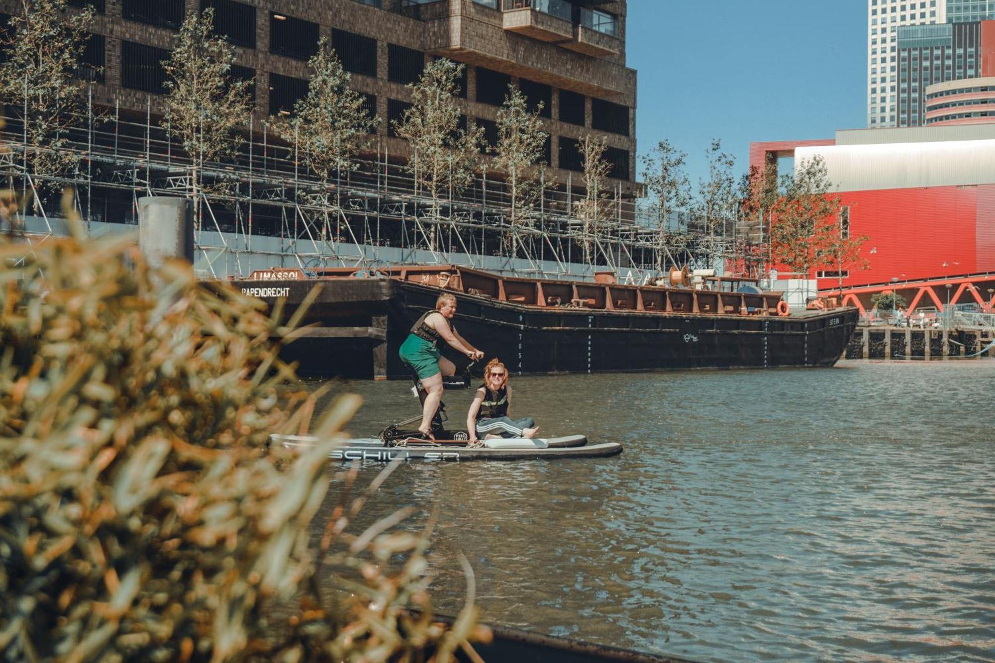 Wikkelboats At Floating Rotterdam Rijnhaven Villa Exteriör bild