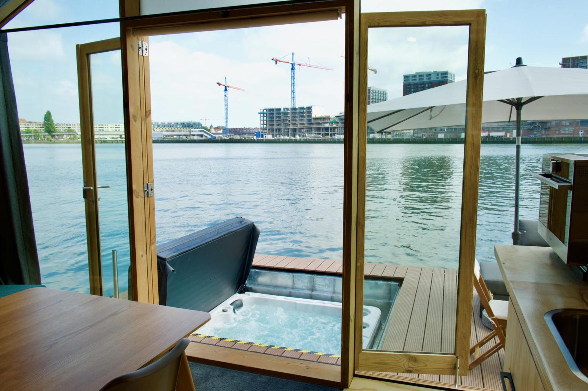 Wikkelboats At Floating Rotterdam Rijnhaven Villa Exteriör bild